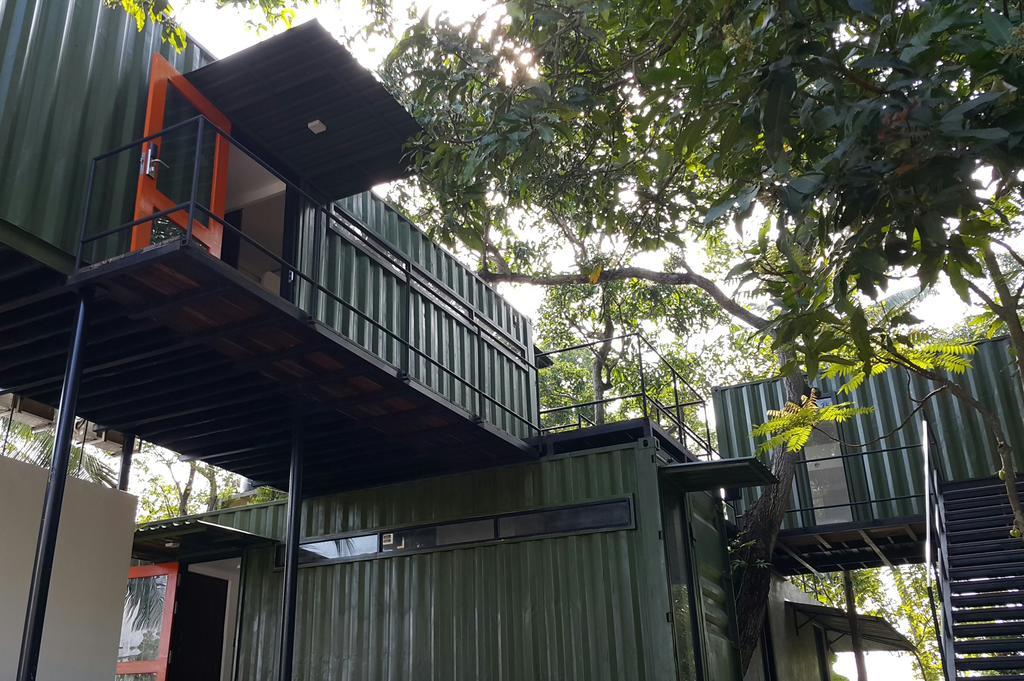 Hangover Hostels @ Colombo Intl Airport Katunayake Exterior photo