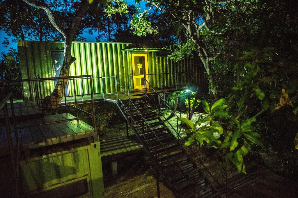 Hangover Hostels @ Colombo Intl Airport Katunayake Exterior photo