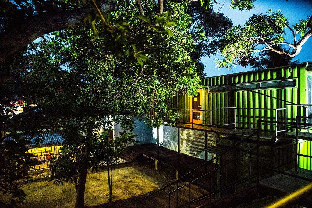 Hangover Hostels @ Colombo Intl Airport Katunayake Exterior photo