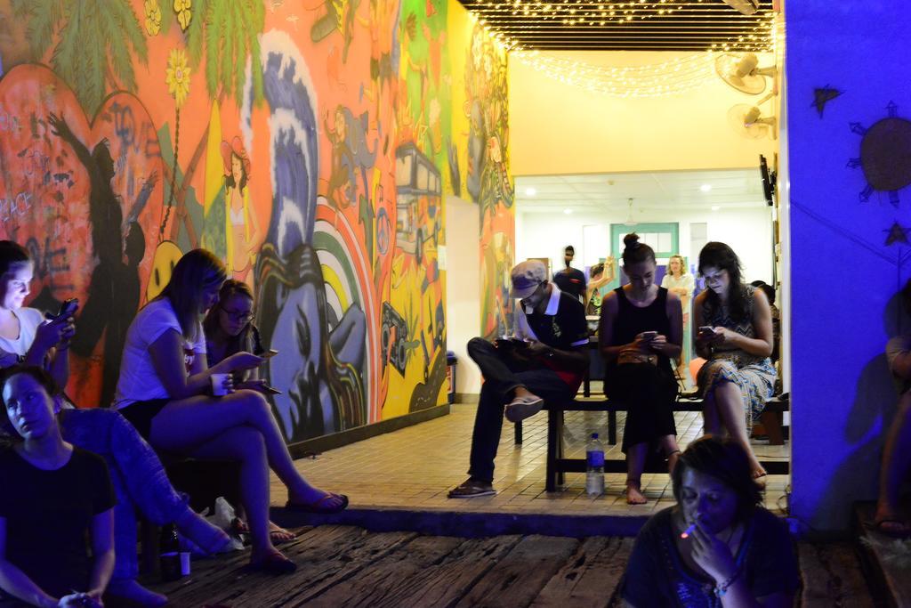 Hangover Hostels @ Colombo Intl Airport Katunayake Exterior photo
