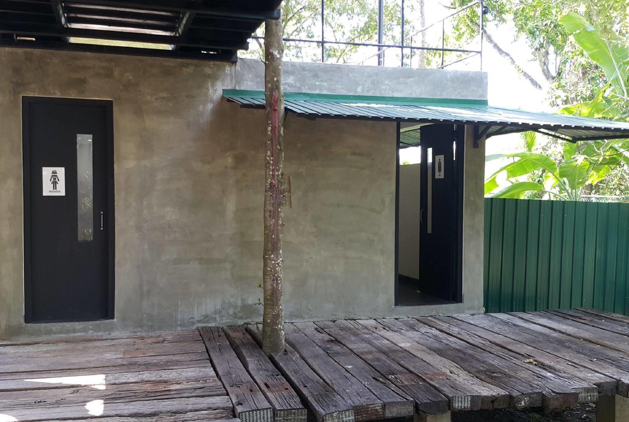 Hangover Hostels @ Colombo Intl Airport Katunayake Exterior photo