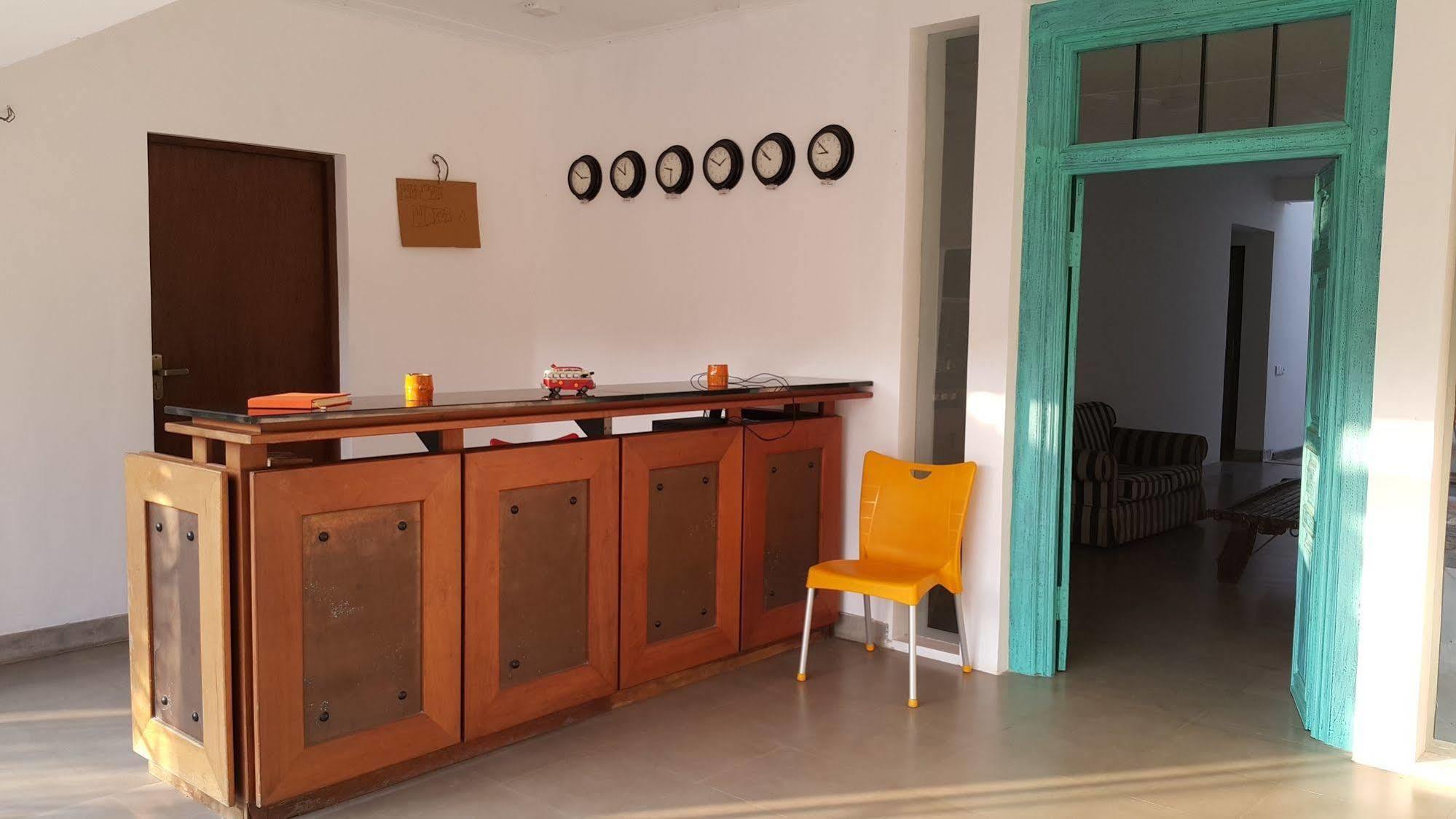 Hangover Hostels @ Colombo Intl Airport Katunayake Exterior photo