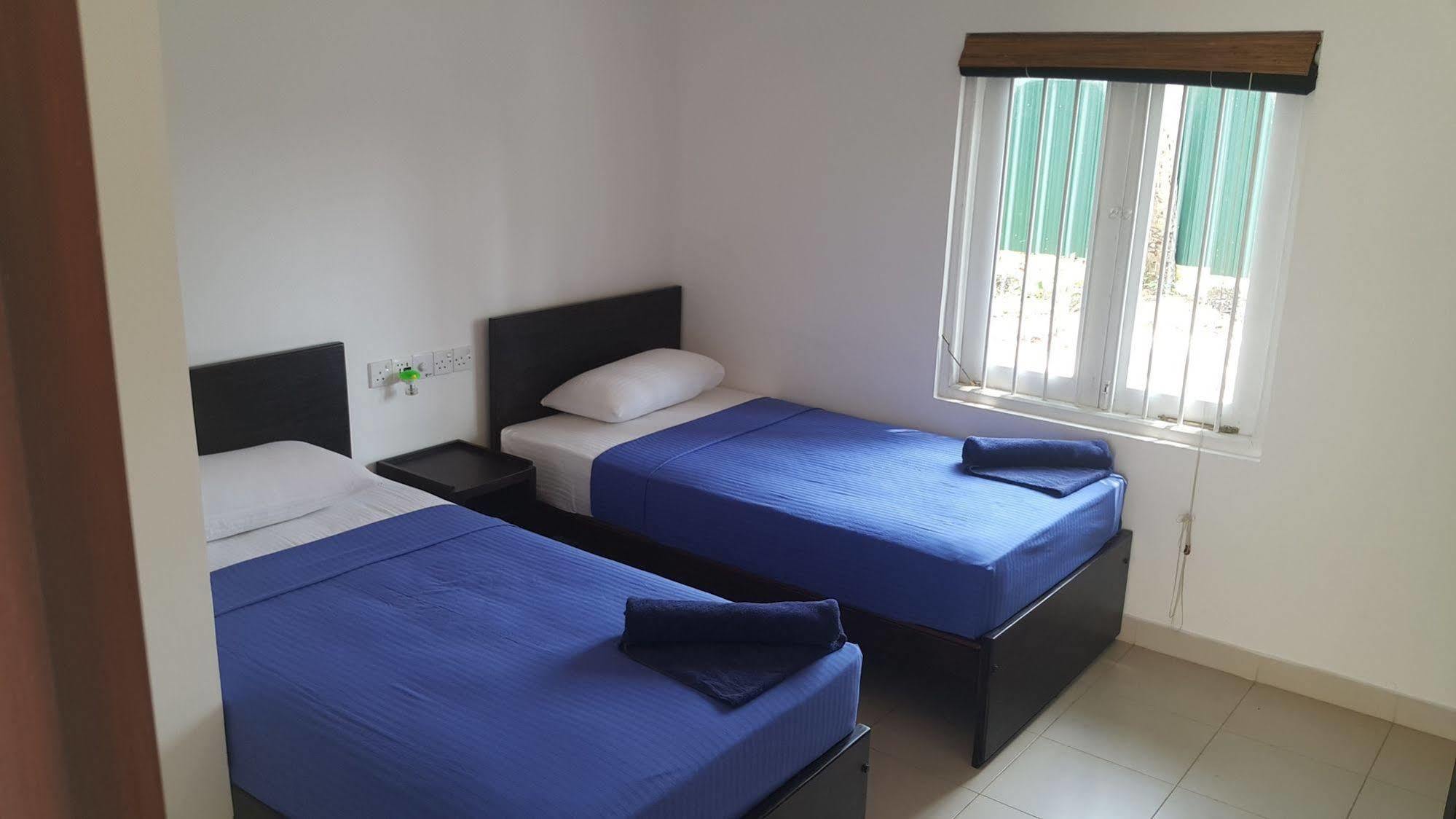 Hangover Hostels @ Colombo Intl Airport Katunayake Exterior photo