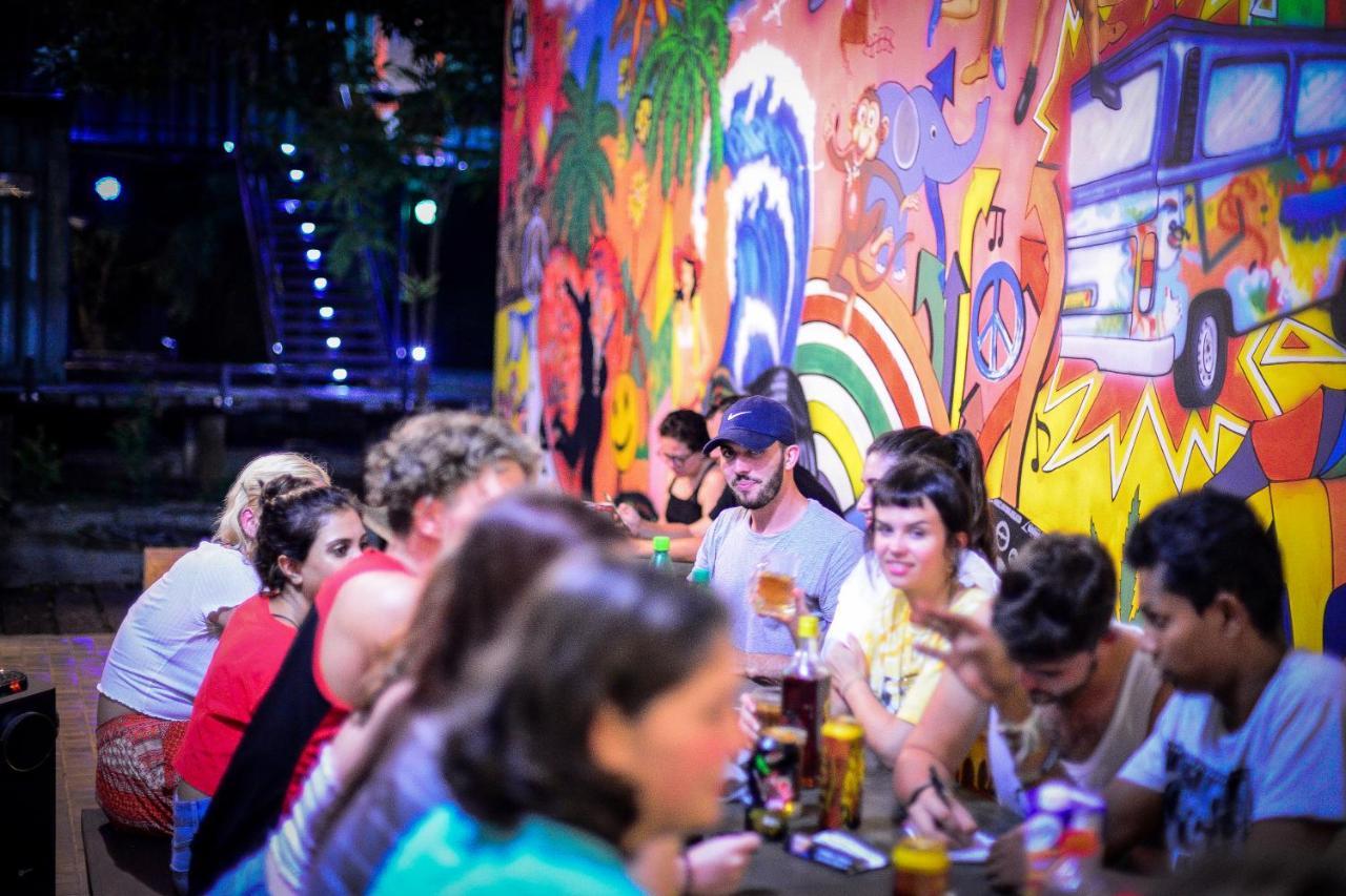 Hangover Hostels @ Colombo Intl Airport Katunayake Exterior photo