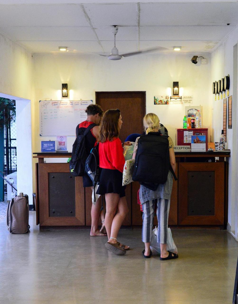 Hangover Hostels @ Colombo Intl Airport Katunayake Exterior photo