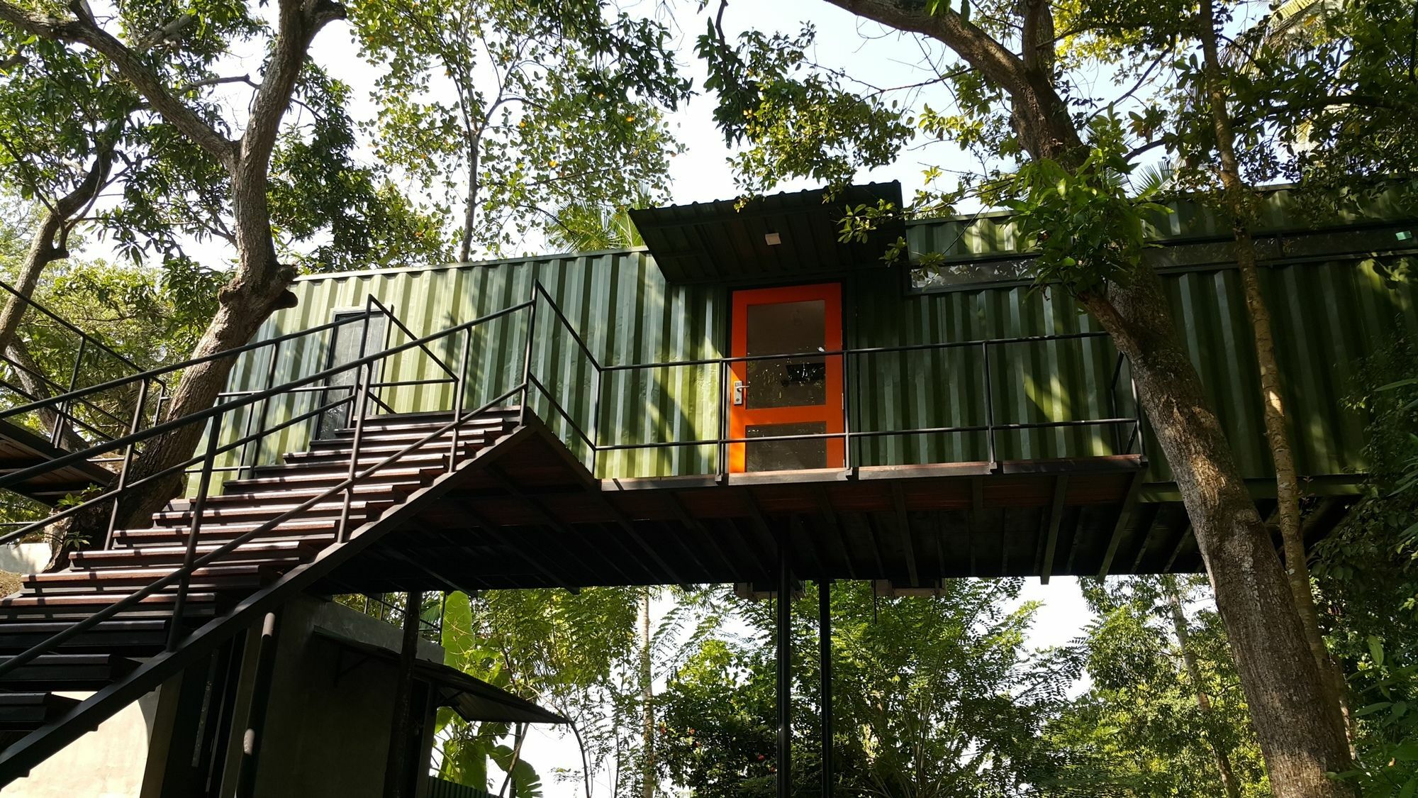 Hangover Hostels @ Colombo Intl Airport Katunayake Exterior photo