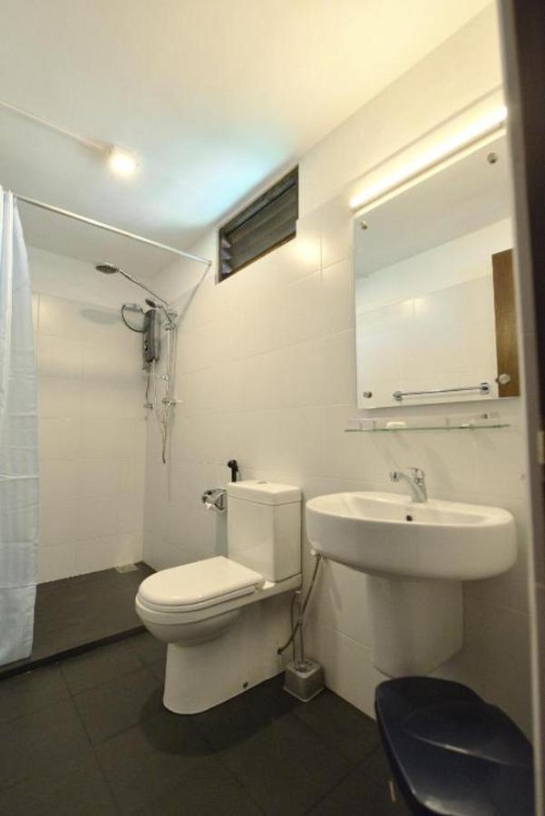 Hangover Hostels @ Colombo Intl Airport Katunayake Exterior photo